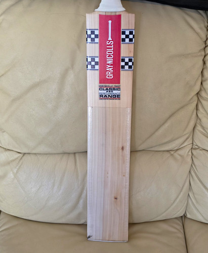 Graynicolls bat adult - sh, /