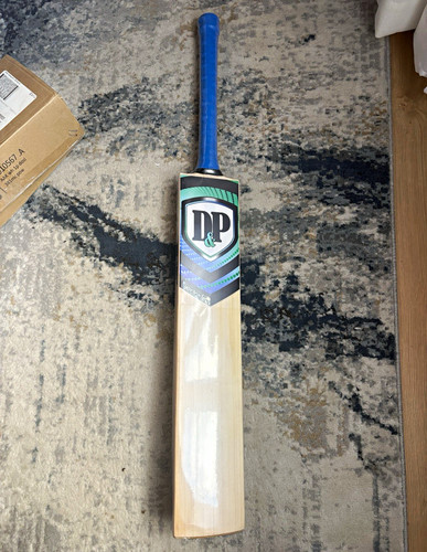 Vector cricket bat - d&p,